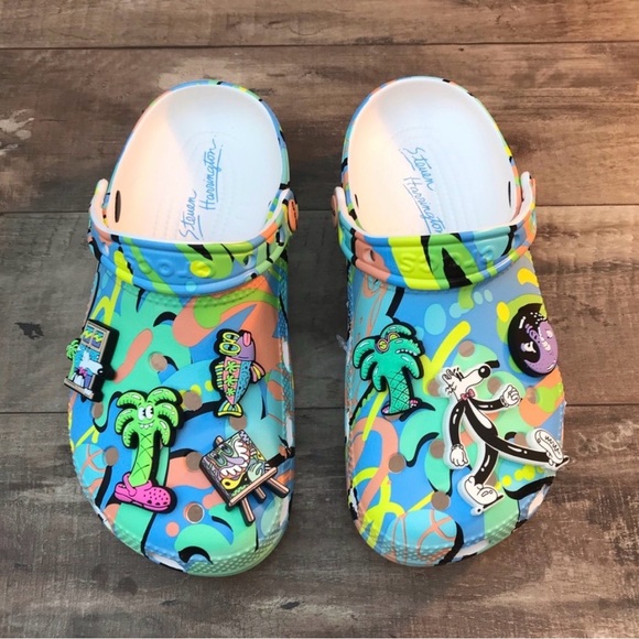 CROCS Shoes - Colorful Women’s Clog Shoes with Tropical Charms - Blue/Multicolor